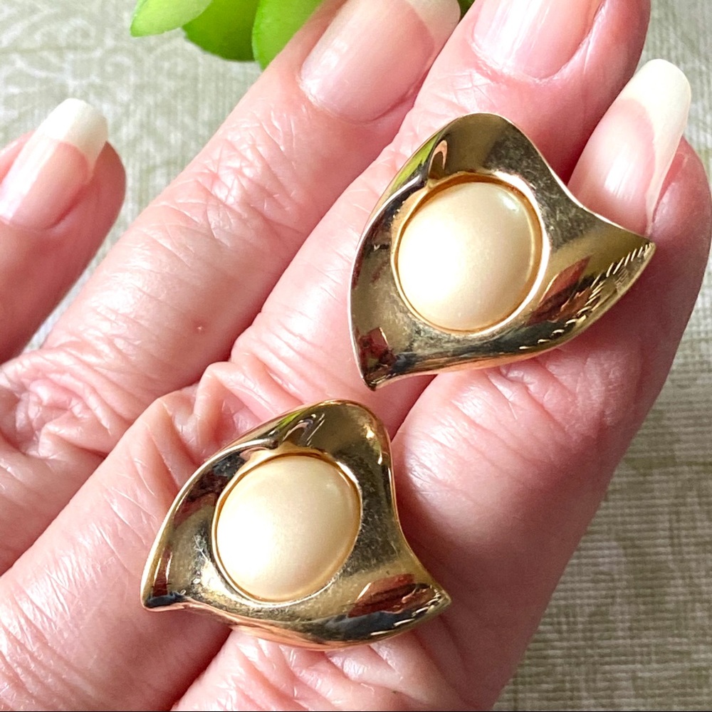 ARTISTRY by Amway Gold/Pearlized Fashion Earrings VINTAGE